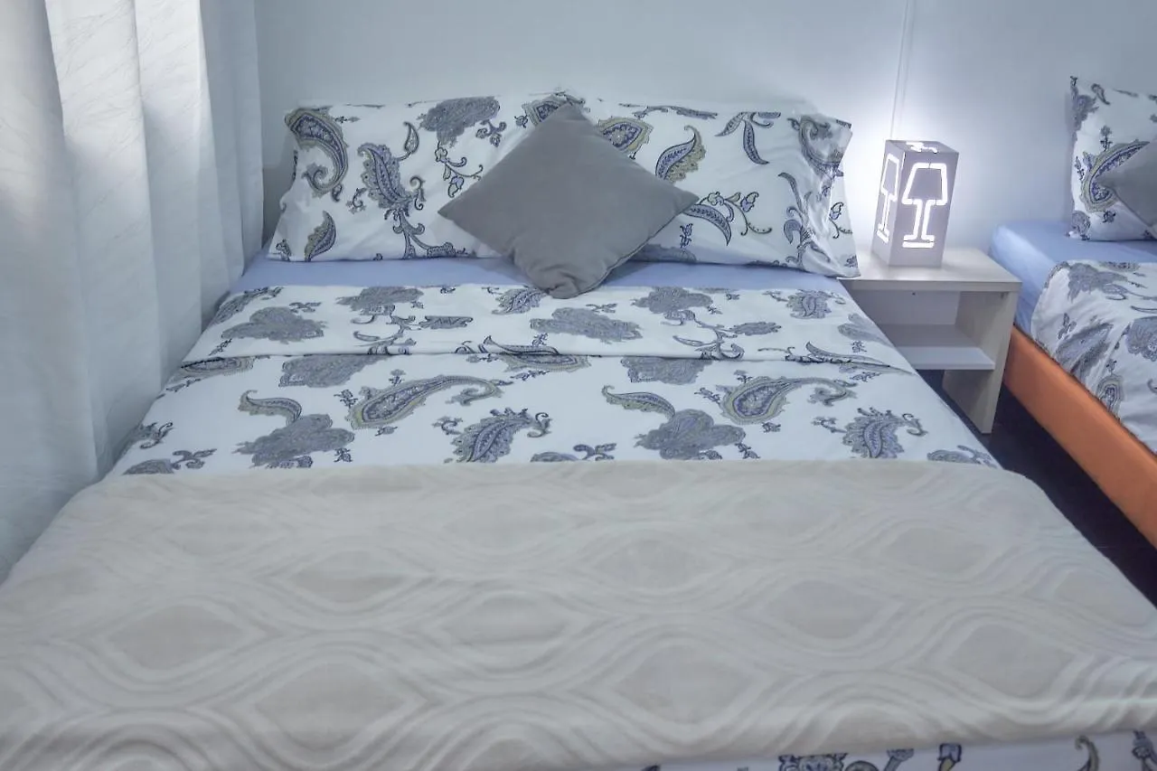 Cozy Apartment Excellent Location, Air Conditioning Cali 0*,