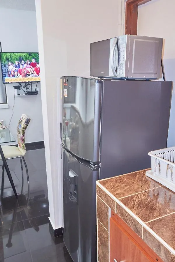 Cozy Apartment Excellent Location, Air Conditioning Cali